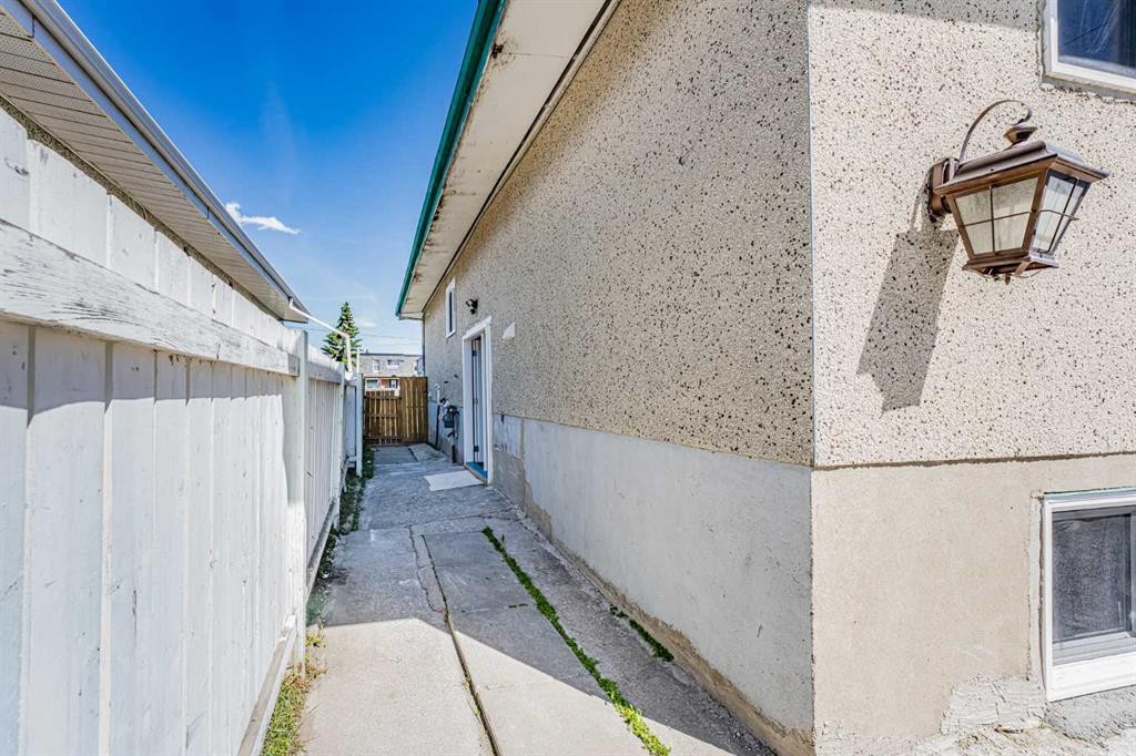 6403 Centre Street Nw, Calgary, AB - Outdoor With Exterior