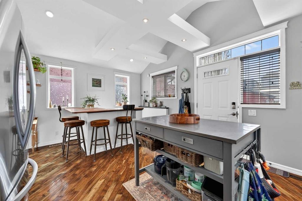 127 27 Avenue Ne, Calgary, AB - Indoor