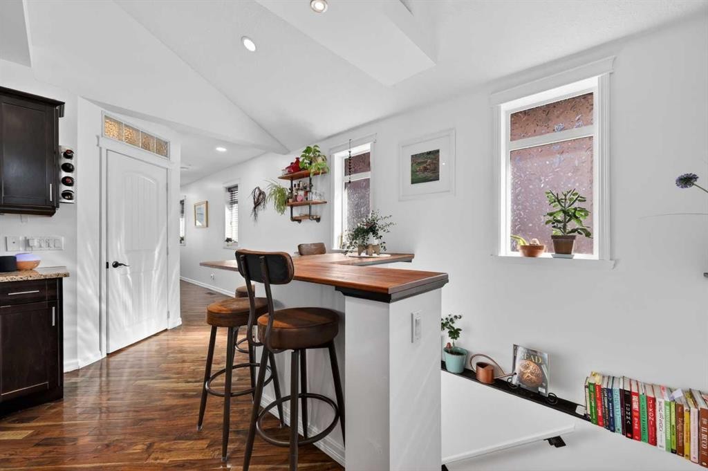 127 27 Avenue Ne, Calgary, AB - Indoor