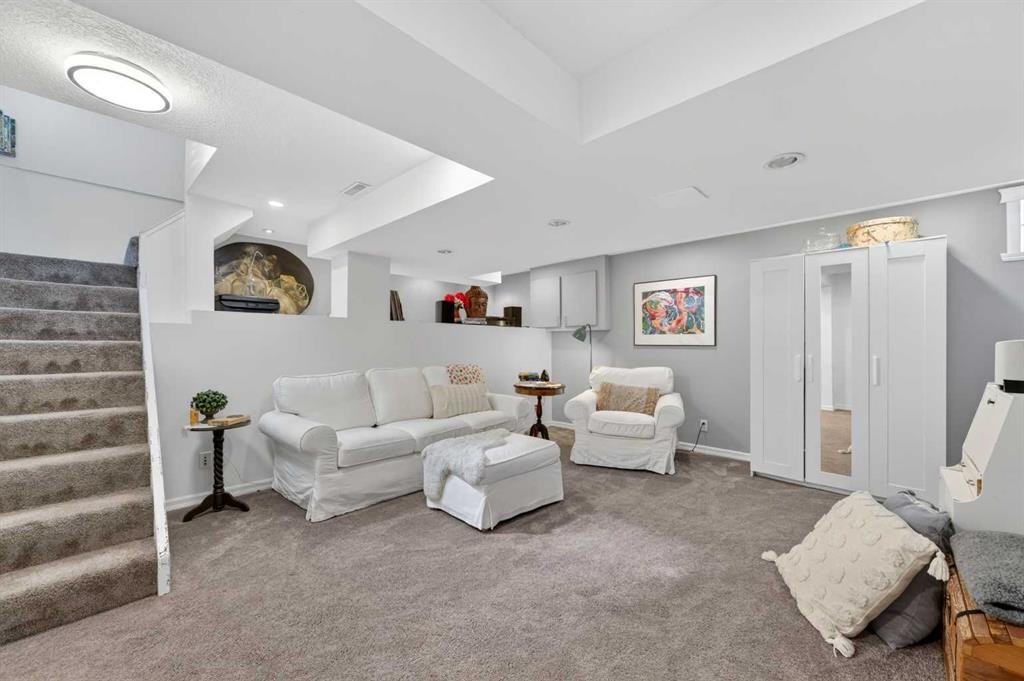 127 27 Avenue Ne, Calgary, AB - Indoor