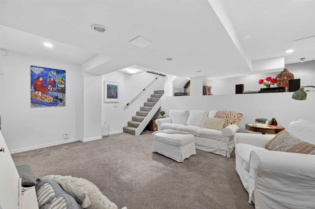 127 27 Avenue Ne, Calgary, AB - Indoor