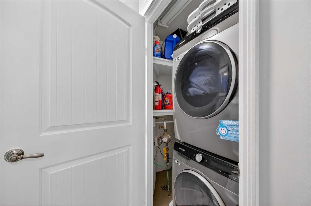 127 27 Avenue Ne, Calgary, AB - Indoor Photo Showing Laundry Room
