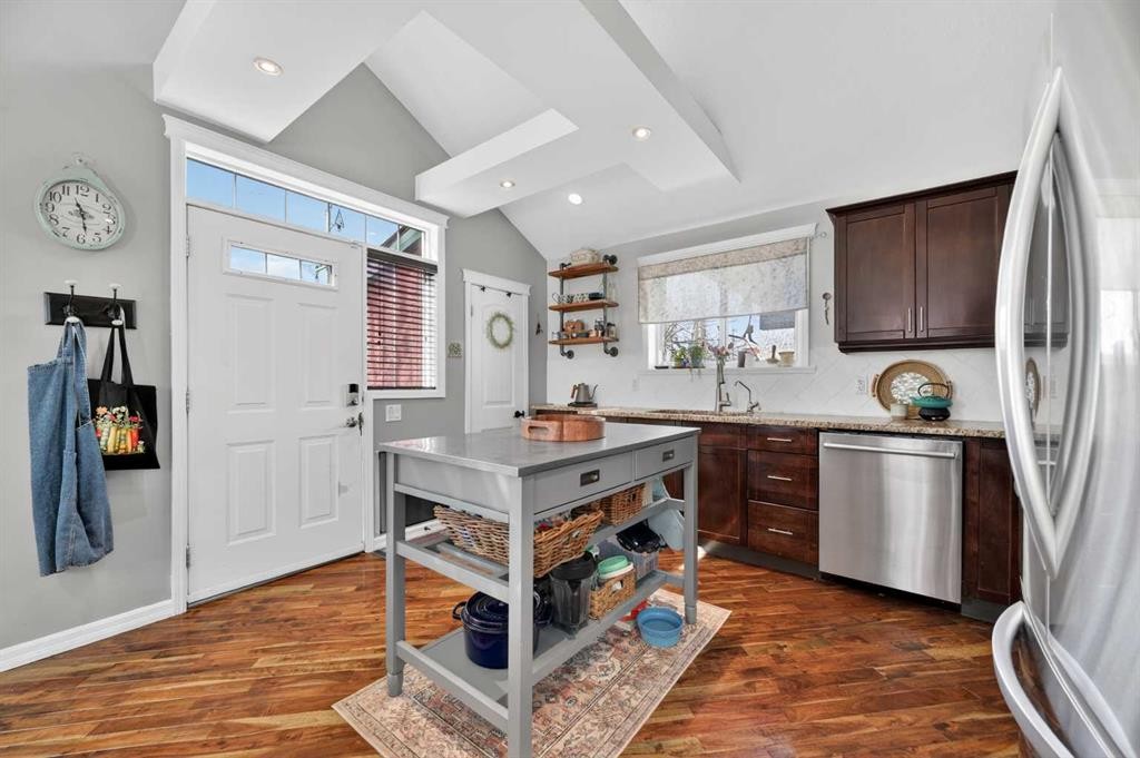 127 27 Avenue Ne, Calgary, AB - Indoor