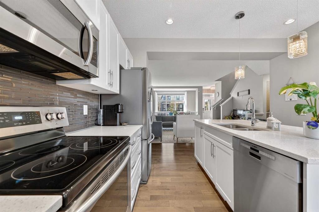 64 Masters Link Se, Calgary, AB - Indoor Photo Showing Dining Room