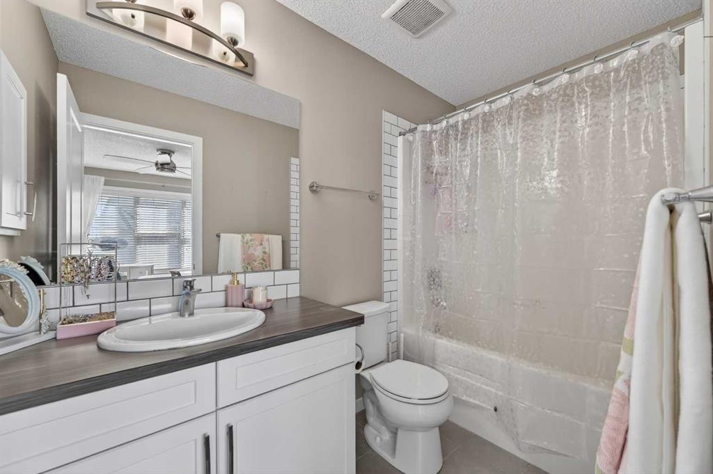 64 Masters Link Se, Calgary, AB - Indoor Photo Showing Bedroom