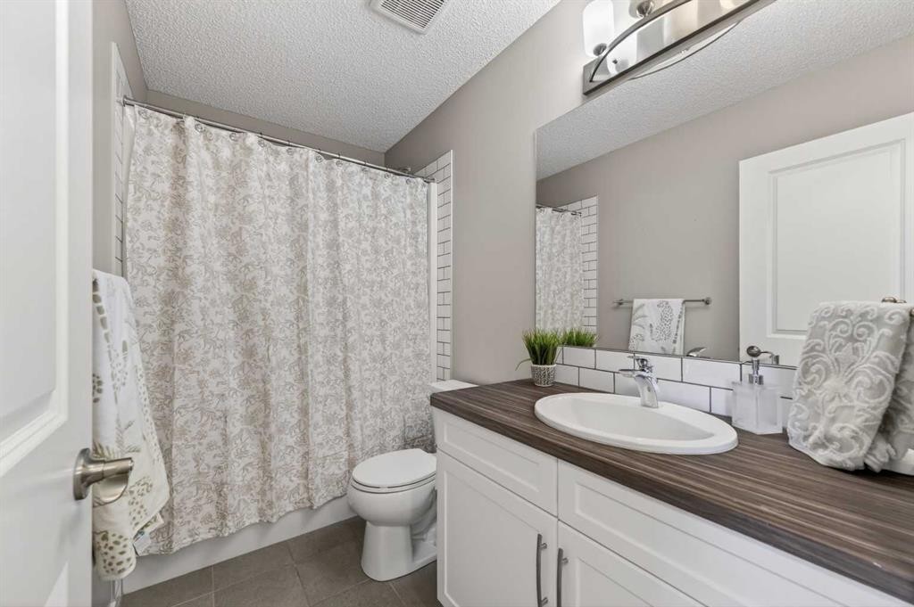 64 Masters Link Se, Calgary, AB - Indoor