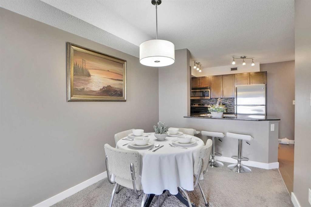 414-7210 80 Avenue Ne, Calgary, AB - Indoor Photo Showing Dining Room
