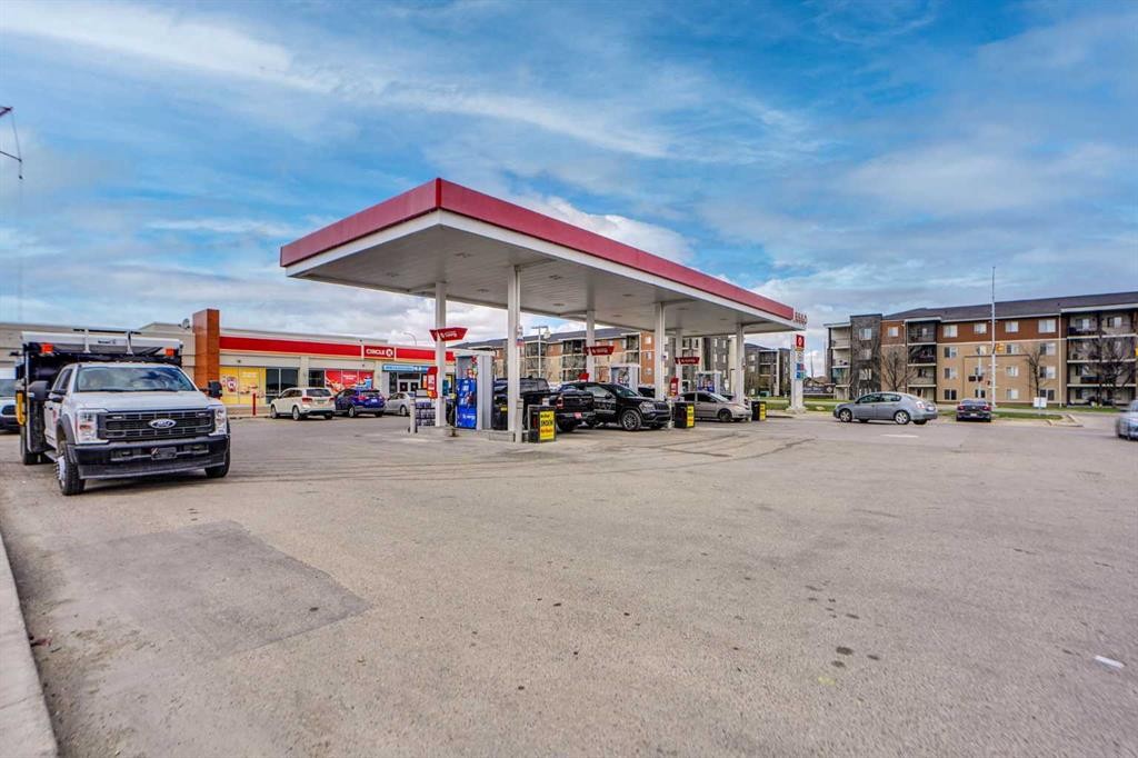 414-7210 80 Avenue Ne, Calgary, AB - Outdoor