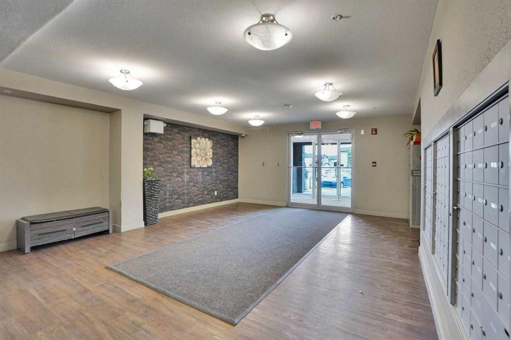 414-7210 80 Avenue Ne, Calgary, AB - Indoor Photo Showing Other Room