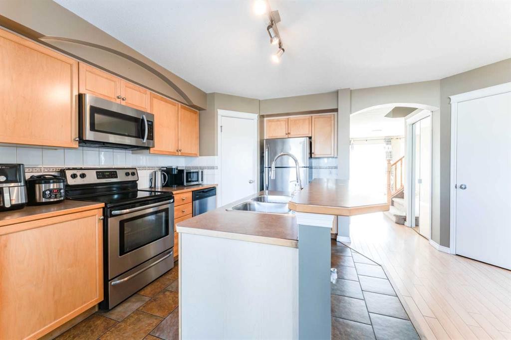 140 Prestwick Avenue Se, Calgary, AB - Indoor Photo Showing Kitchen With Stainless Steel Kitchen