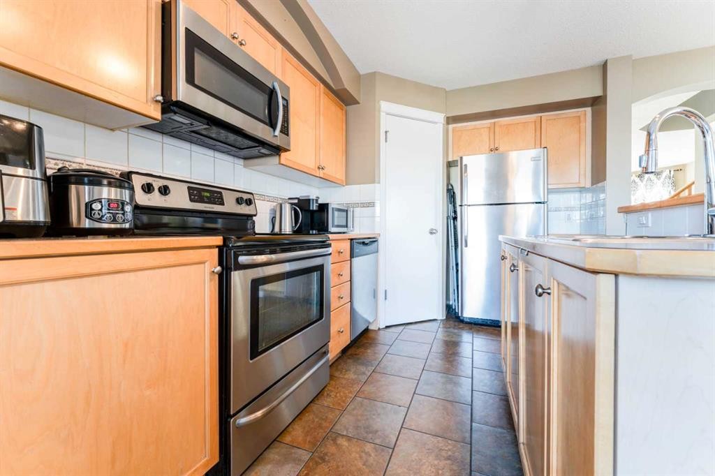 140 Prestwick Avenue Se, Calgary, AB - Indoor Photo Showing Kitchen With Stainless Steel Kitchen