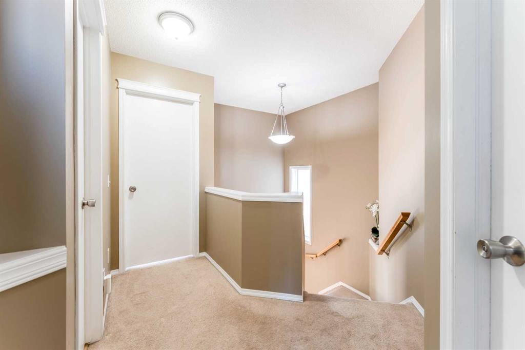 140 Prestwick Avenue Se, Calgary, AB - Indoor Photo Showing Other Room