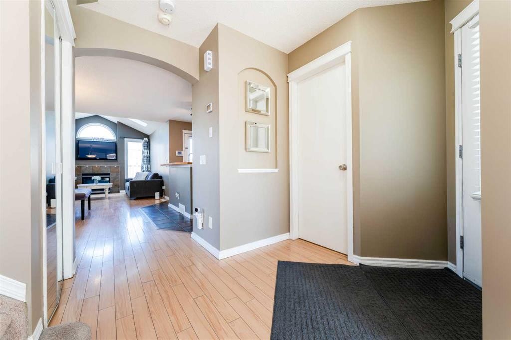 140 Prestwick Avenue Se, Calgary, AB - Indoor Photo Showing Other Room