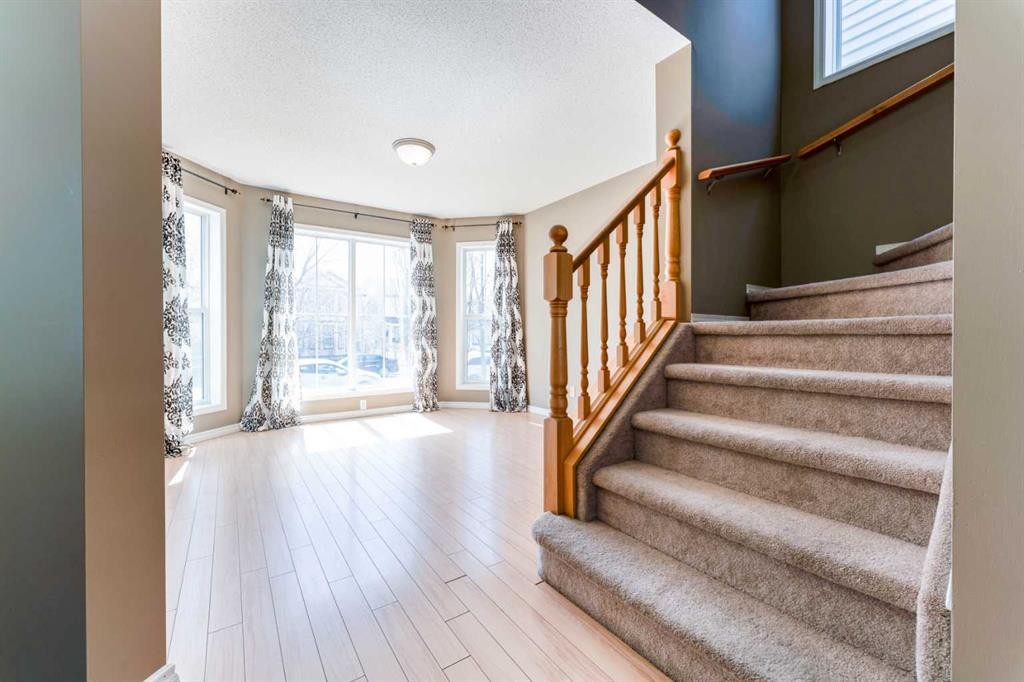140 Prestwick Avenue Se, Calgary, AB - Indoor Photo Showing Other Room