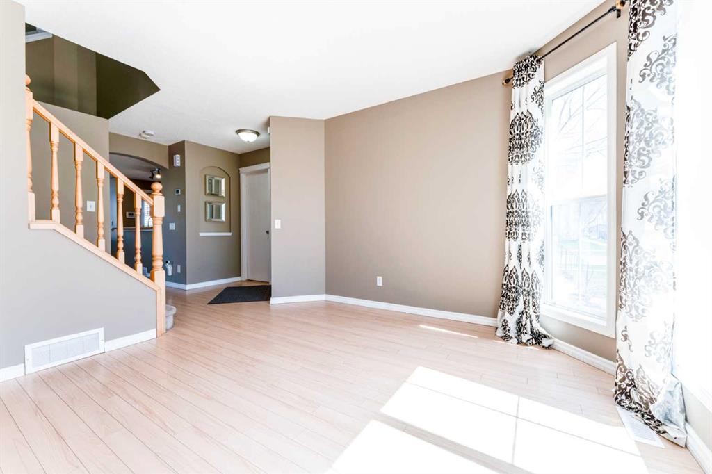 140 Prestwick Avenue Se, Calgary, AB - Indoor Photo Showing Other Room