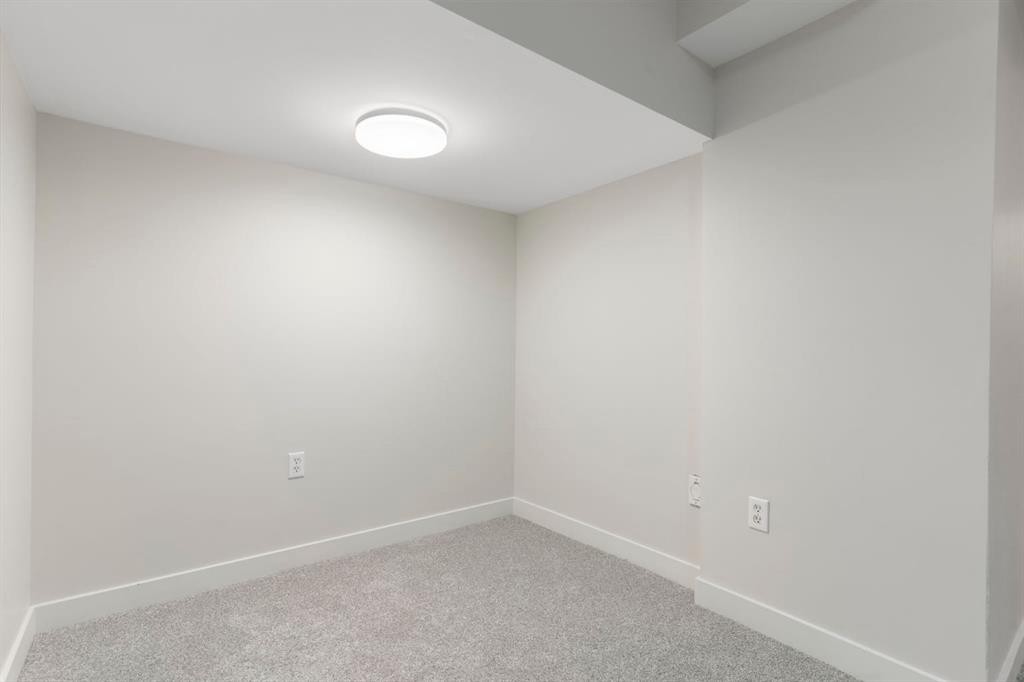 202 Sunset Heights, Cochrane, AB - Indoor Photo Showing Other Room
