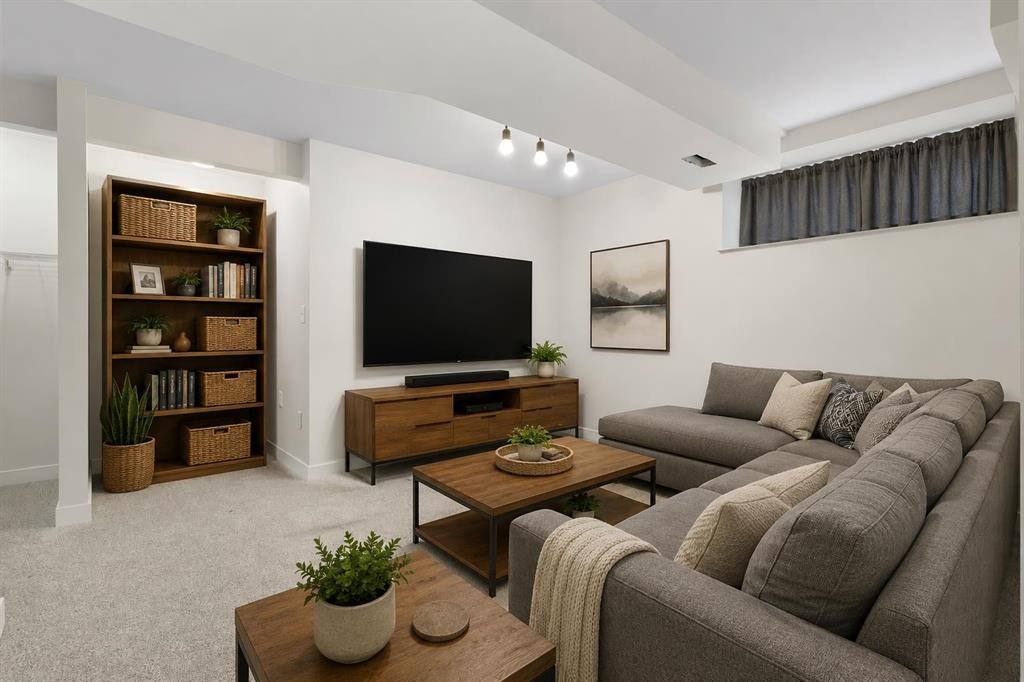 202 Sunset Heights, Cochrane, AB - Indoor Photo Showing Living Room