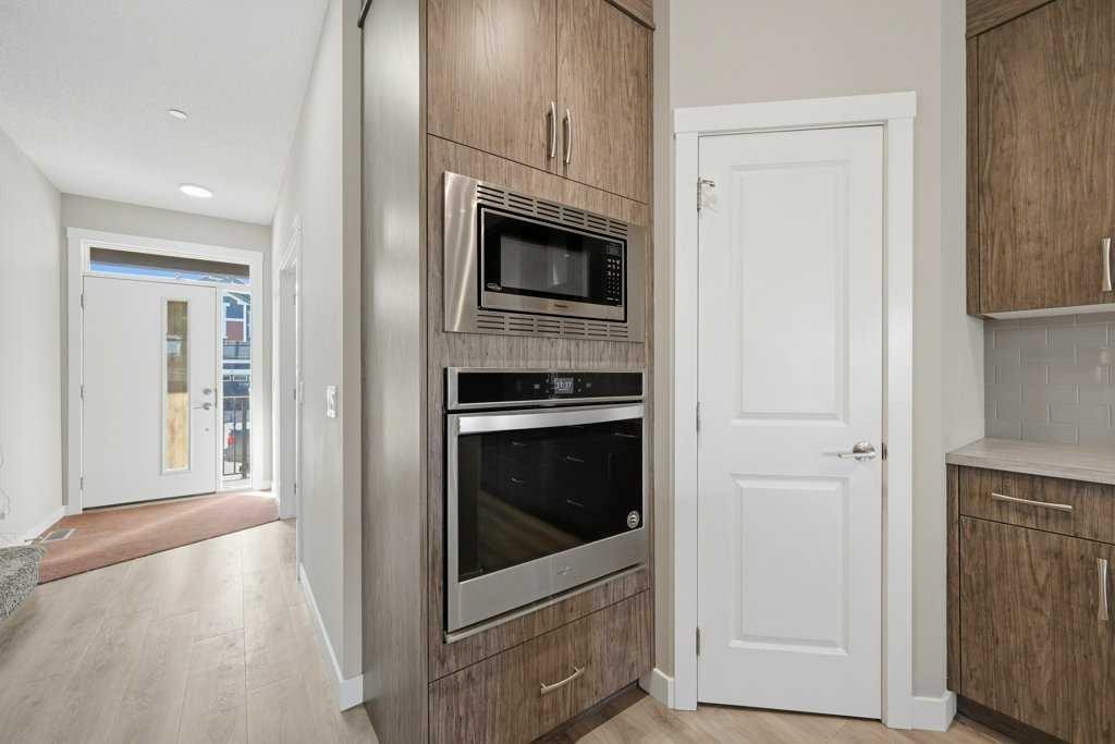 75 Howse Crescent Ne, Calgary, AB - Indoor Photo Showing Kitchen
