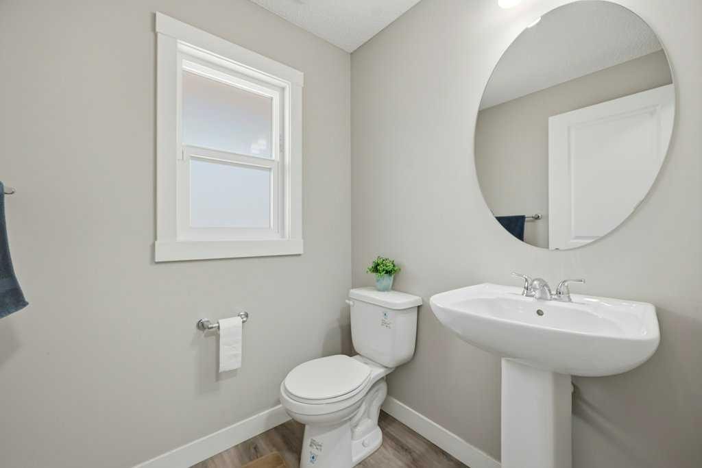75 Howse Crescent Ne, Calgary, AB - Indoor Photo Showing Bathroom