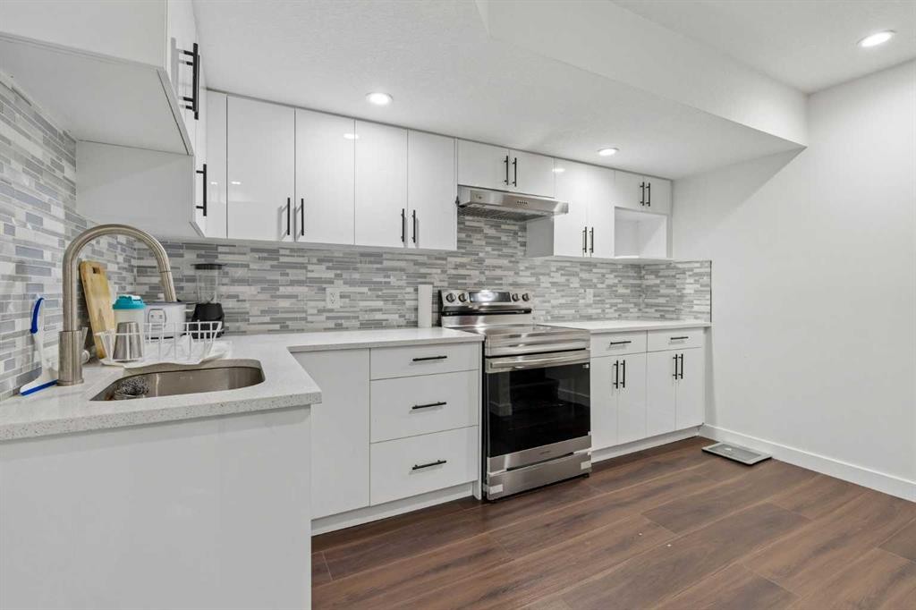 2134 Brightoncrest Common Se, Calgary, AB - Indoor Photo Showing Kitchen With Upgraded Kitchen