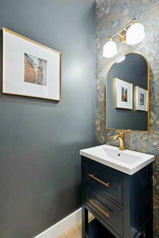 15 Valley Stream Manor Nw, Calgary, AB - Indoor Photo Showing Bathroom