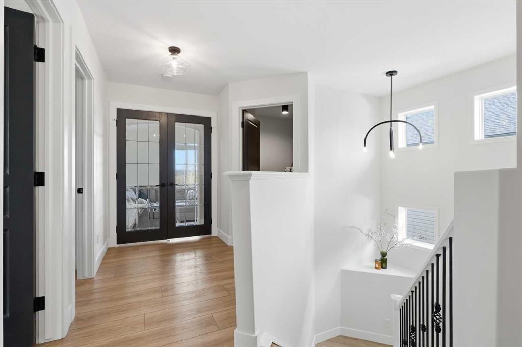 15 Valley Stream Manor Nw, Calgary, AB - Indoor Photo Showing Other Room