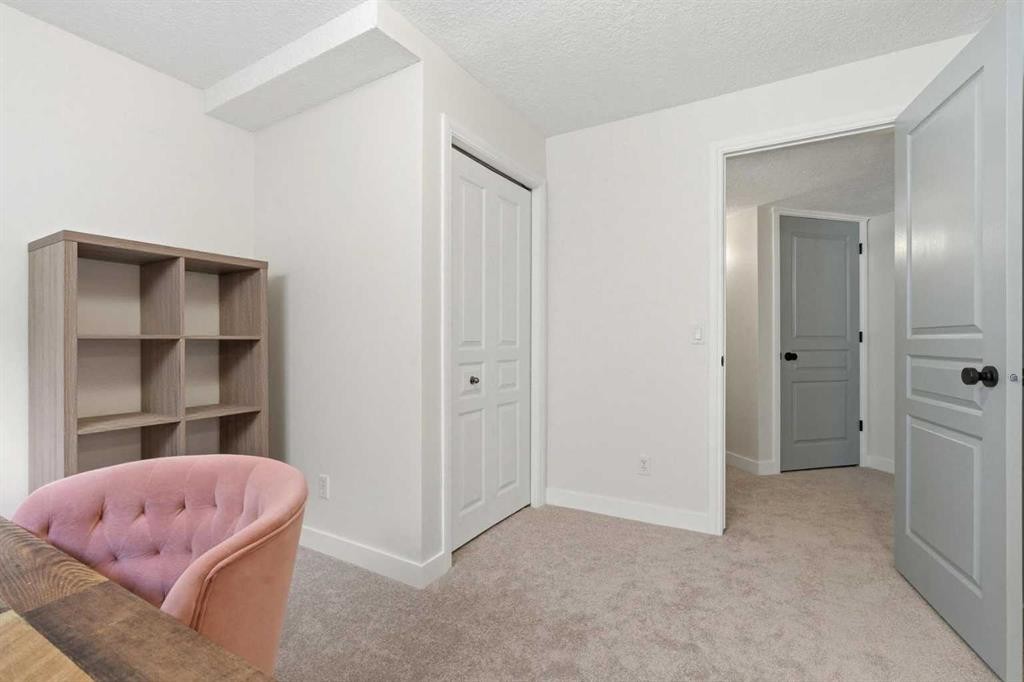 15 Valley Stream Manor Nw, Calgary, AB - Indoor Photo Showing Other Room