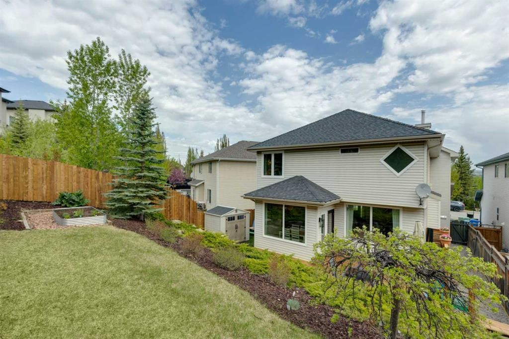 15 Valley Stream Manor Nw, Calgary, AB - Outdoor
