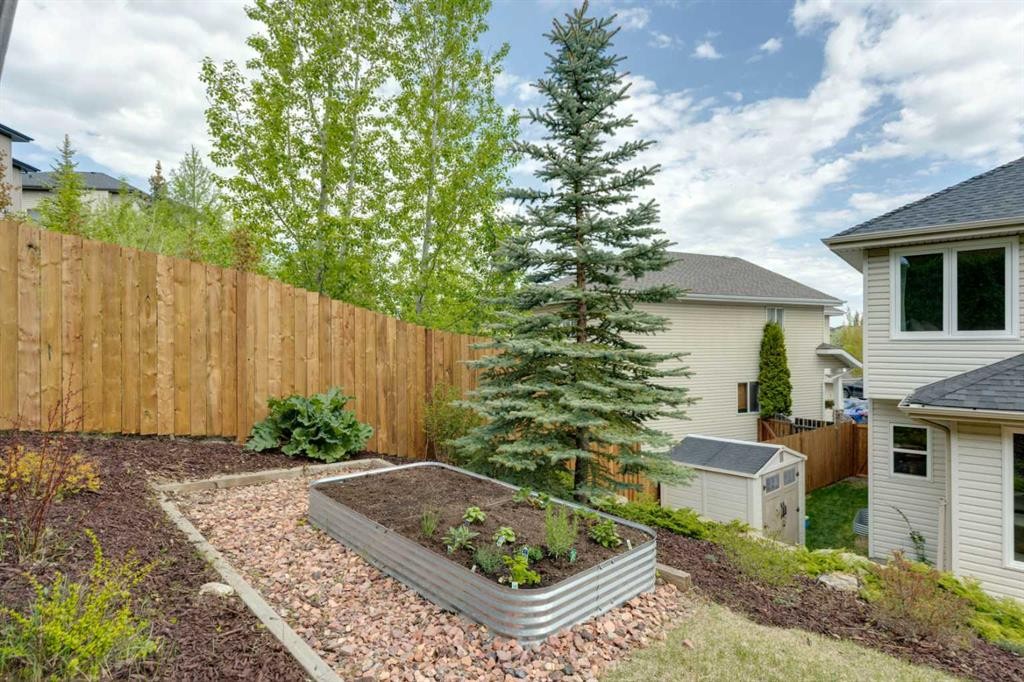 15 Valley Stream Manor Nw, Calgary, AB - Outdoor