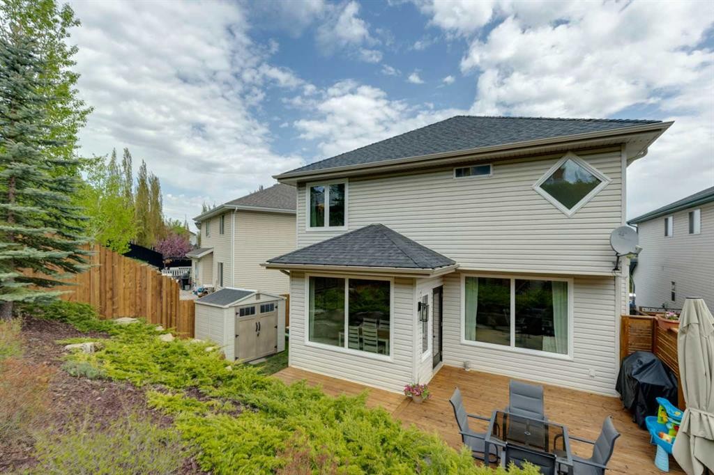 15 Valley Stream Manor Nw, Calgary, AB - Outdoor With Exterior