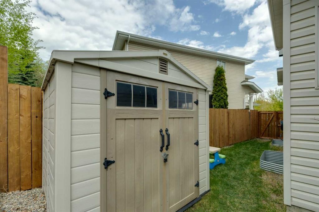 15 Valley Stream Manor Nw, Calgary, AB - Outdoor With Exterior