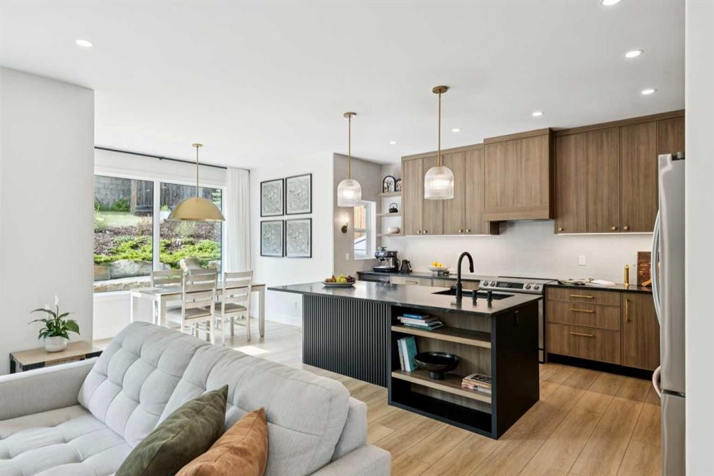 15 Valley Stream Manor Nw, Calgary, AB - Indoor