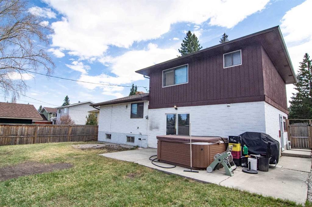 2716 Cedar Ridge Drive Sw, Calgary, AB - Outdoor With Exterior