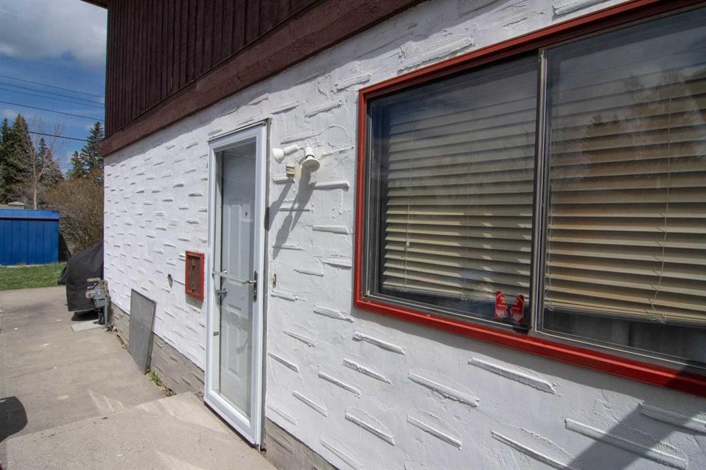 2716 Cedar Ridge Drive Sw, Calgary, AB - Outdoor