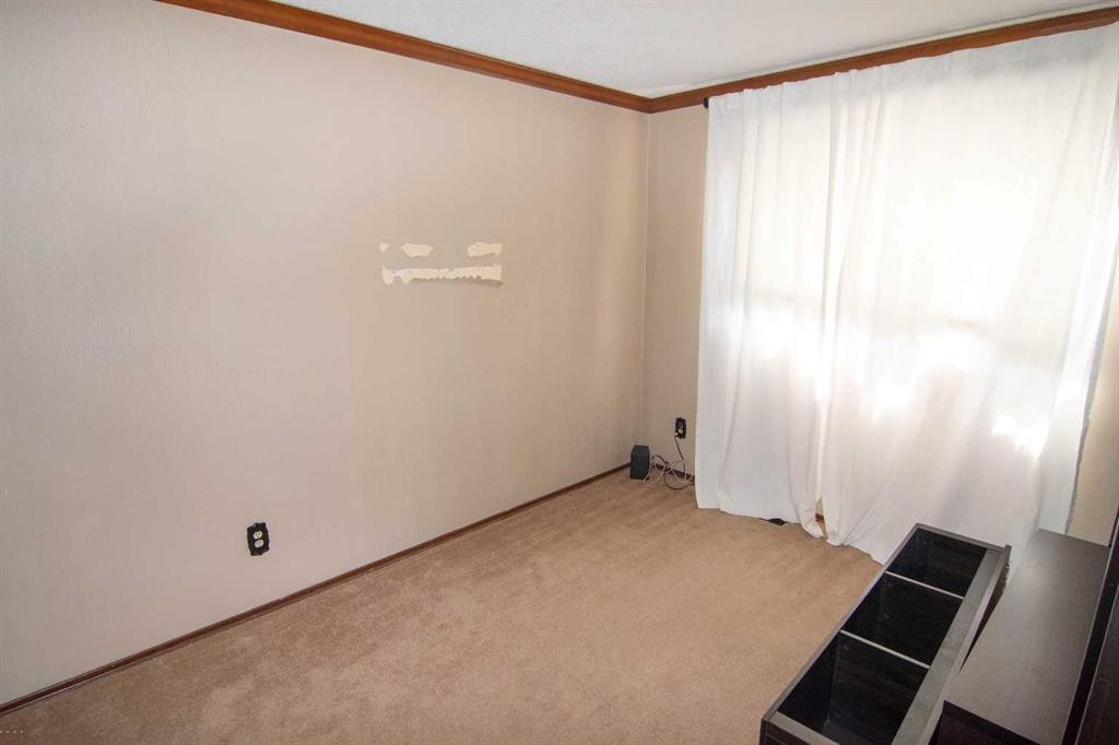 2716 Cedar Ridge Drive Sw, Calgary, AB - Indoor Photo Showing Other Room