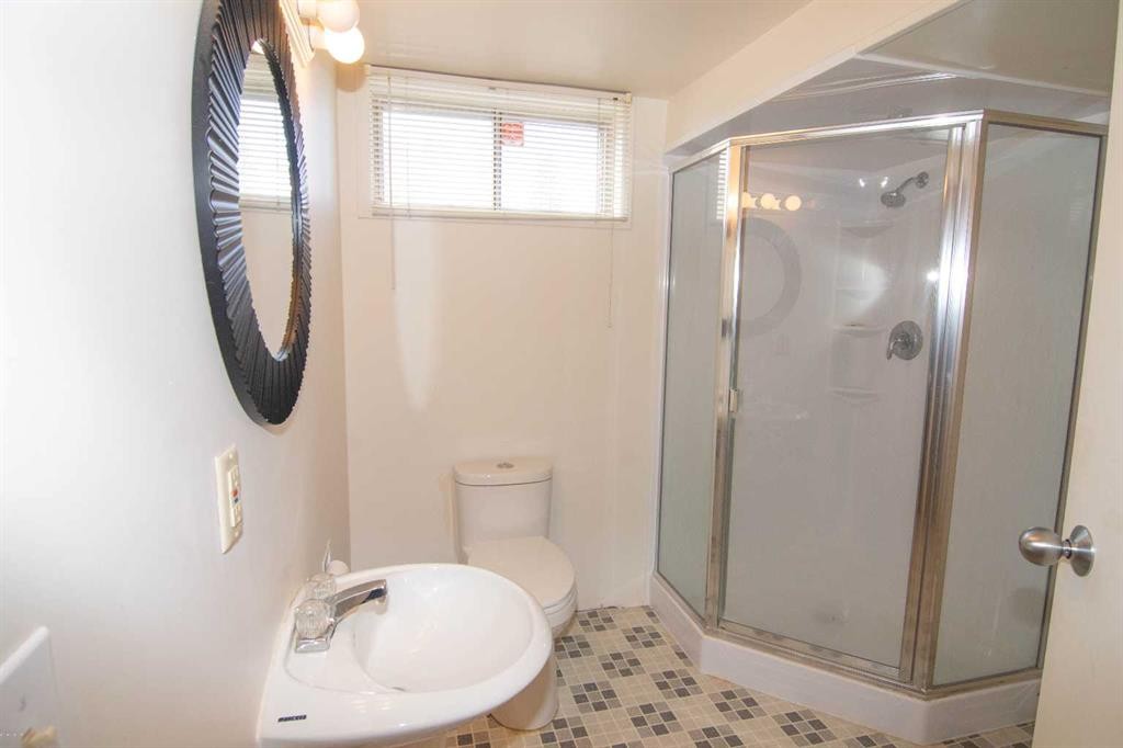 2716 Cedar Ridge Drive Sw, Calgary, AB - Indoor Photo Showing Bathroom