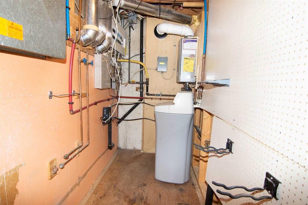 2716 Cedar Ridge Drive Sw, Calgary, AB - Indoor Photo Showing Basement