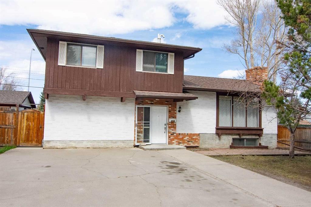 2716 Cedar Ridge Drive Sw, Calgary, AB - Outdoor