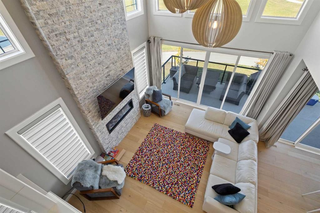 52 Evansfield Manor Nw, Calgary, AB - Indoor Photo Showing Other Room