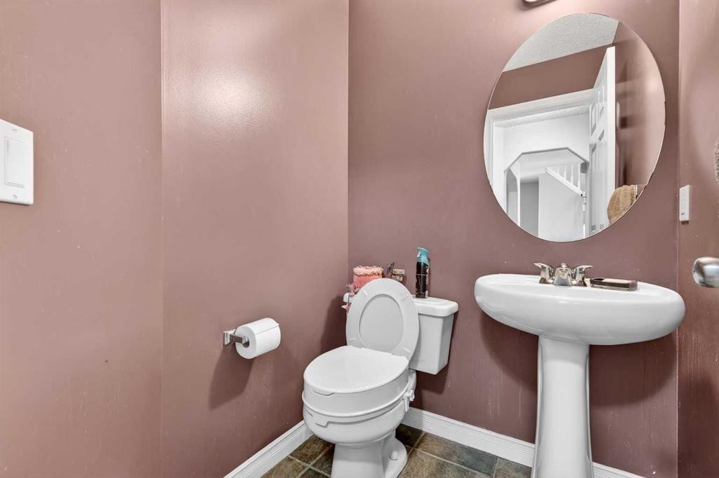 99 Evansmeade Crescent Nw, Calgary, AB - Indoor Photo Showing Bathroom