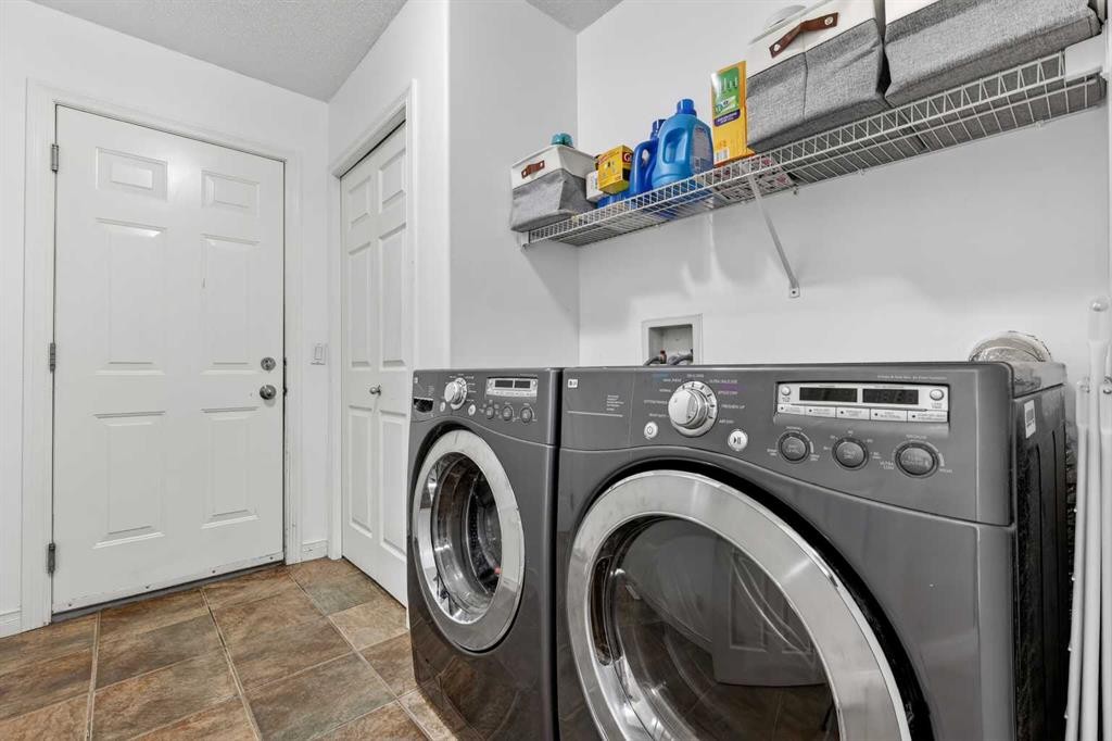 99 Evansmeade Crescent Nw, Calgary, AB - Indoor Photo Showing Laundry Room