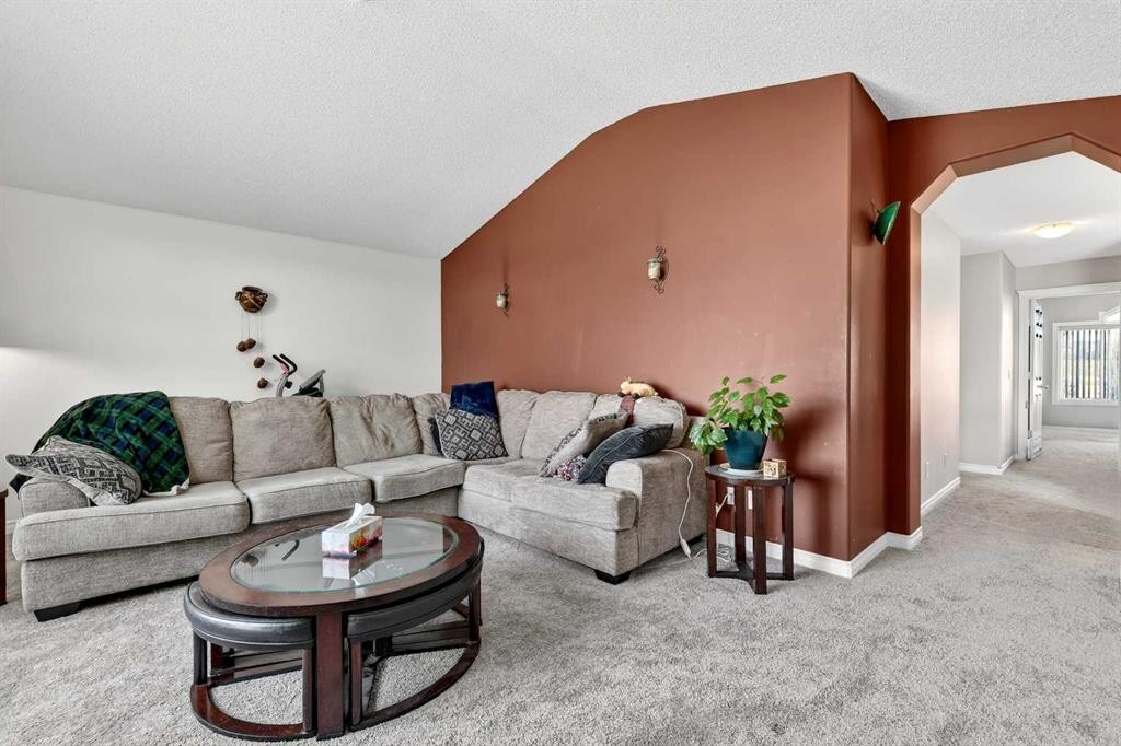 99 Evansmeade Crescent Nw, Calgary, AB - Indoor Photo Showing Living Room