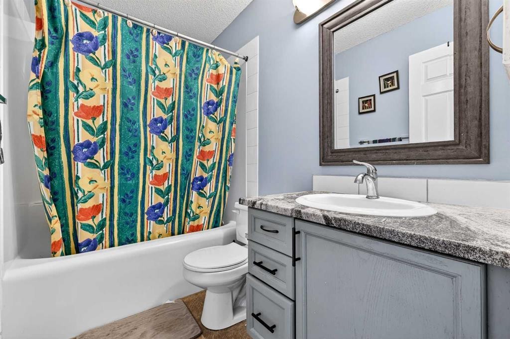 99 Evansmeade Crescent Nw, Calgary, AB - Indoor Photo Showing Bathroom