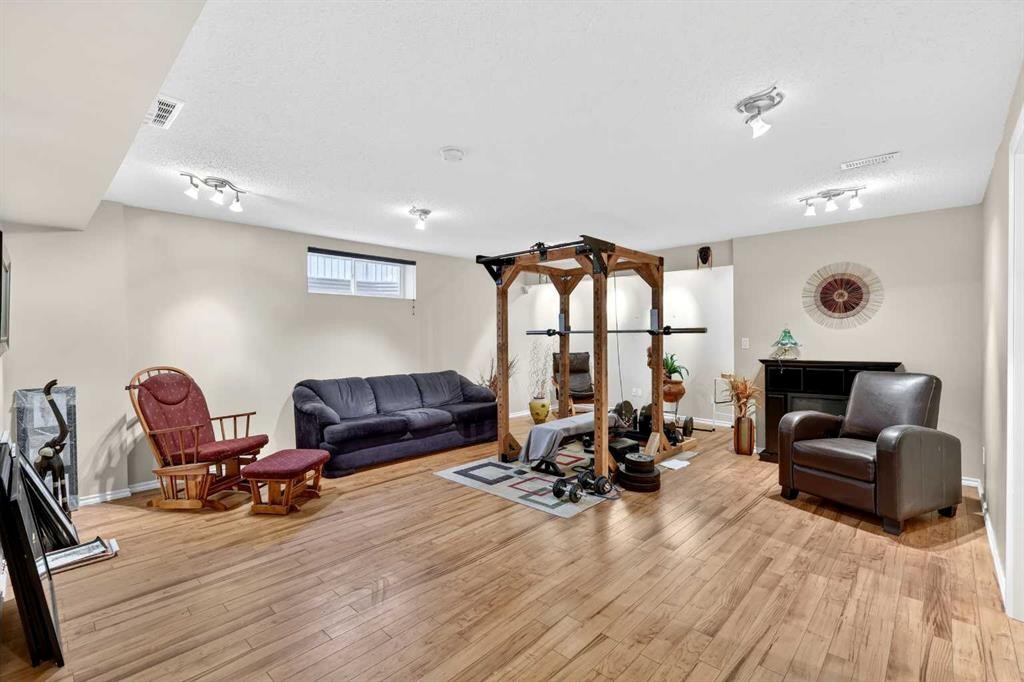 99 Evansmeade Crescent Nw, Calgary, AB - Indoor Photo Showing Gym Room
