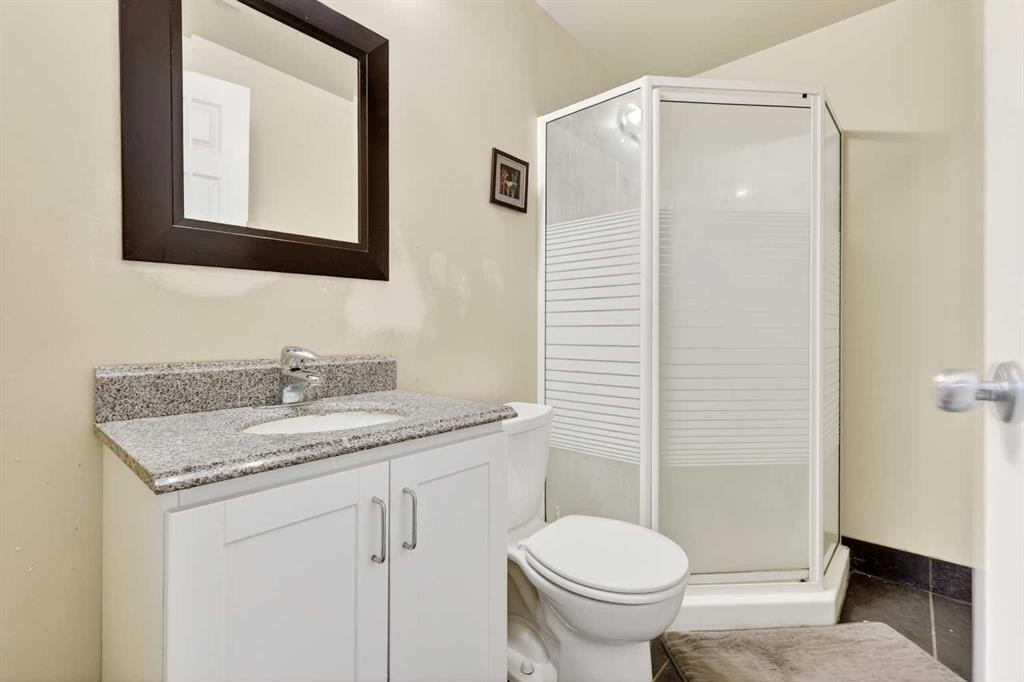 99 Evansmeade Crescent Nw, Calgary, AB - Indoor Photo Showing Bathroom