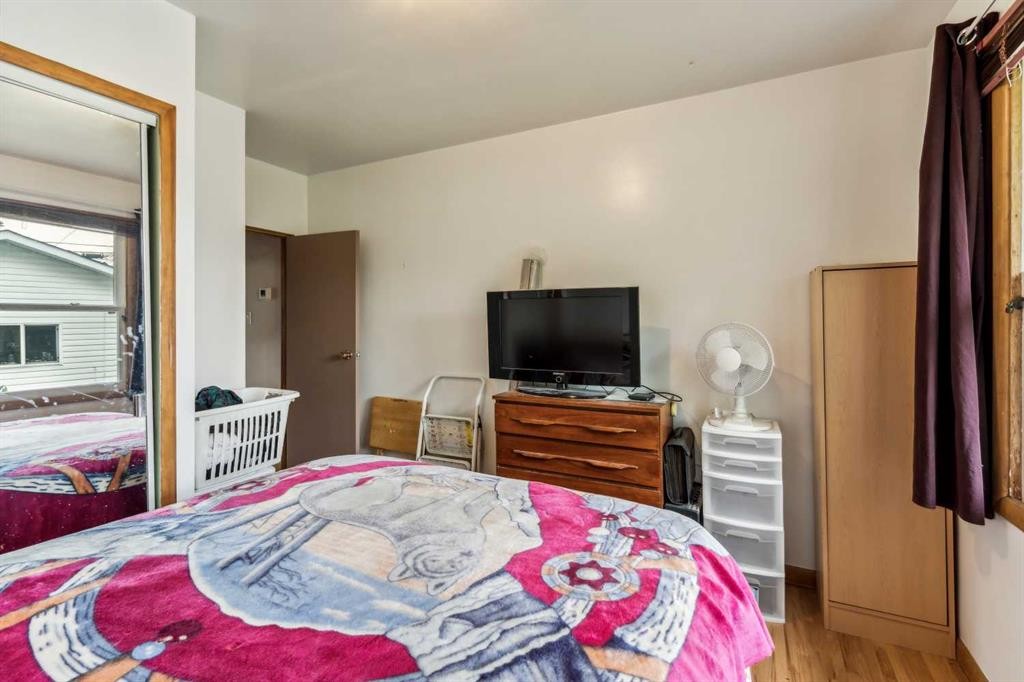 2029 Mountview Crescent Ne, Calgary, AB - Indoor Photo Showing Bedroom