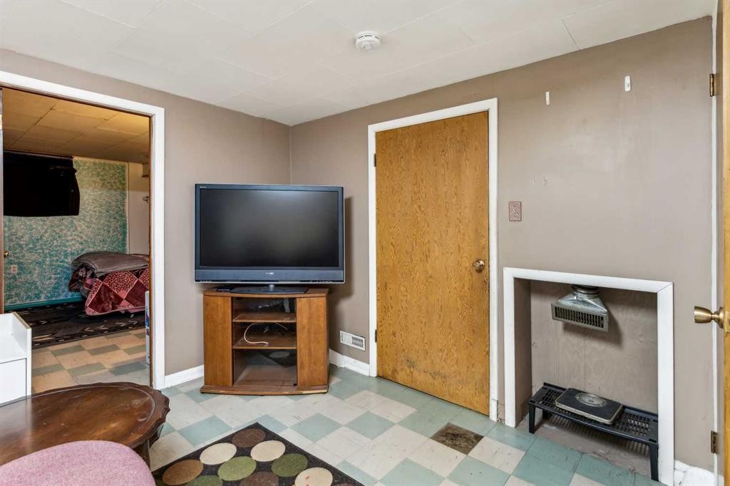 2029 Mountview Crescent Ne, Calgary, AB - Indoor