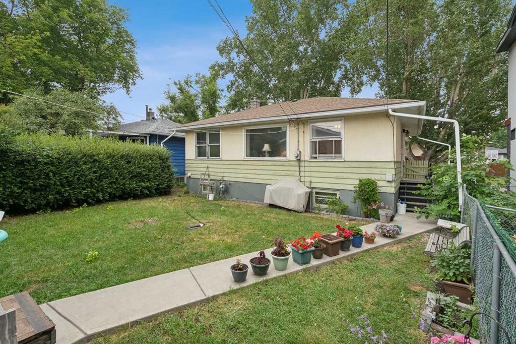 2029 Mountview Crescent Ne, Calgary, AB - Outdoor