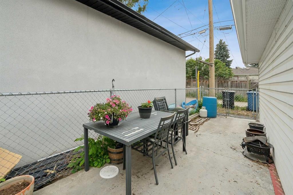 2029 Mountview Crescent Ne, Calgary, AB - Outdoor With Exterior