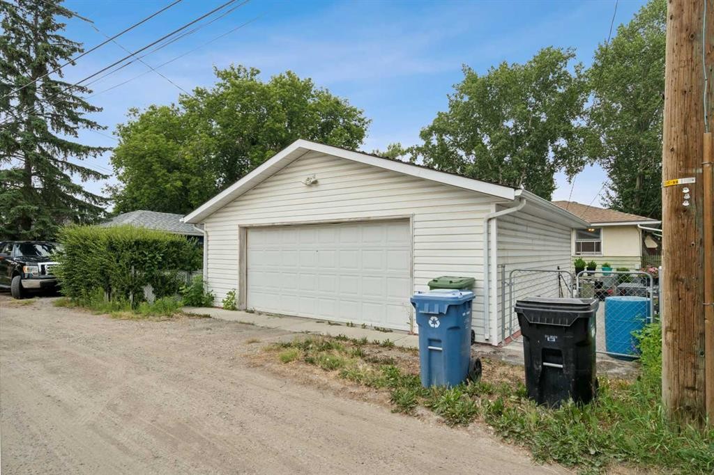 2029 Mountview Crescent Ne, Calgary, AB - Outdoor With Exterior